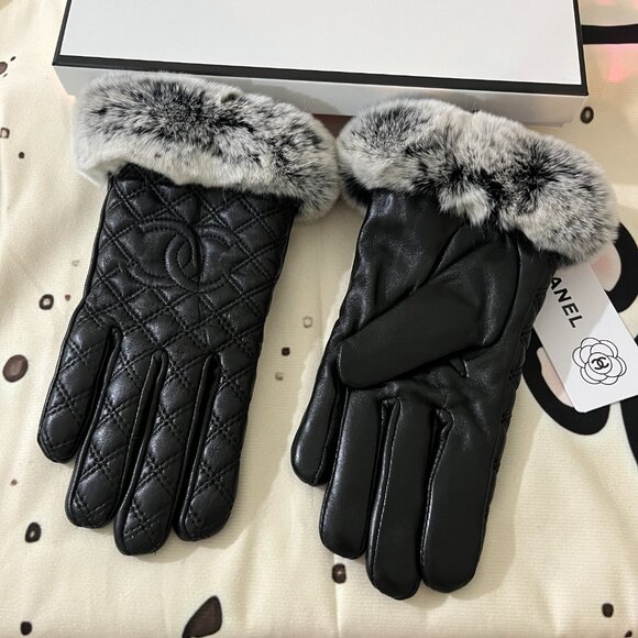 Chanel Quilted Fur Gloves - Picture 3 of 7